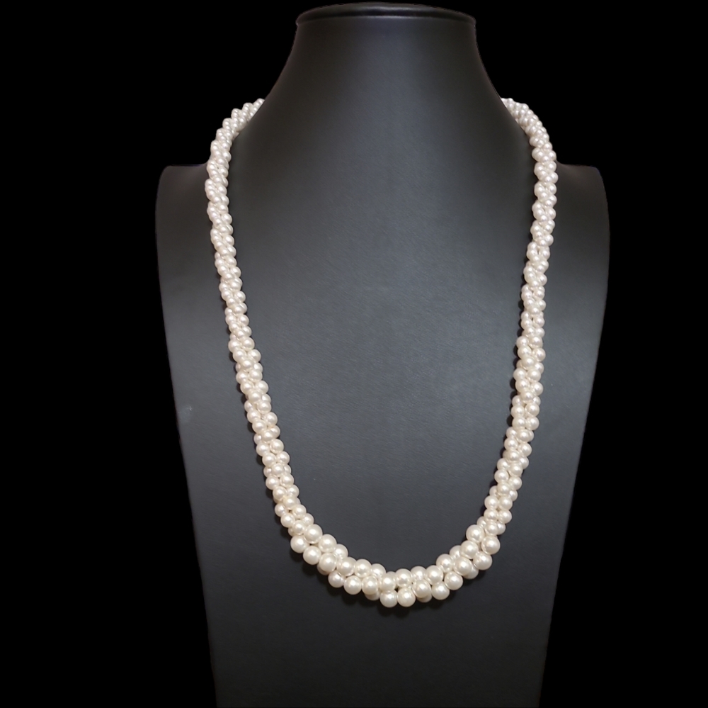 24" Twisted Faux Pearl Necklace Lot 8